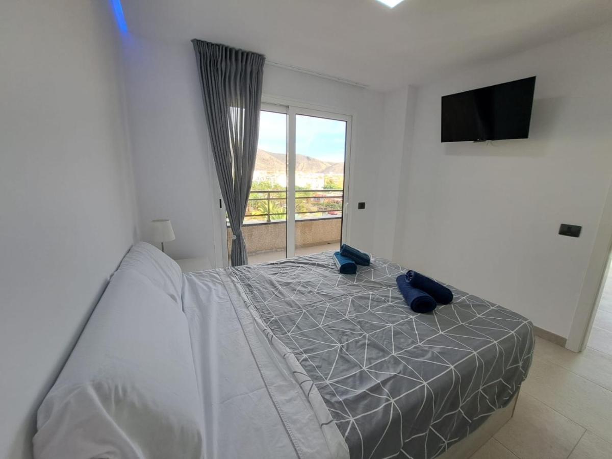 Newly Reformed 2 Bedroom Apartment In The Center Of Los Cristianos لوس كريستيانوس المظهر الخارجي الصورة