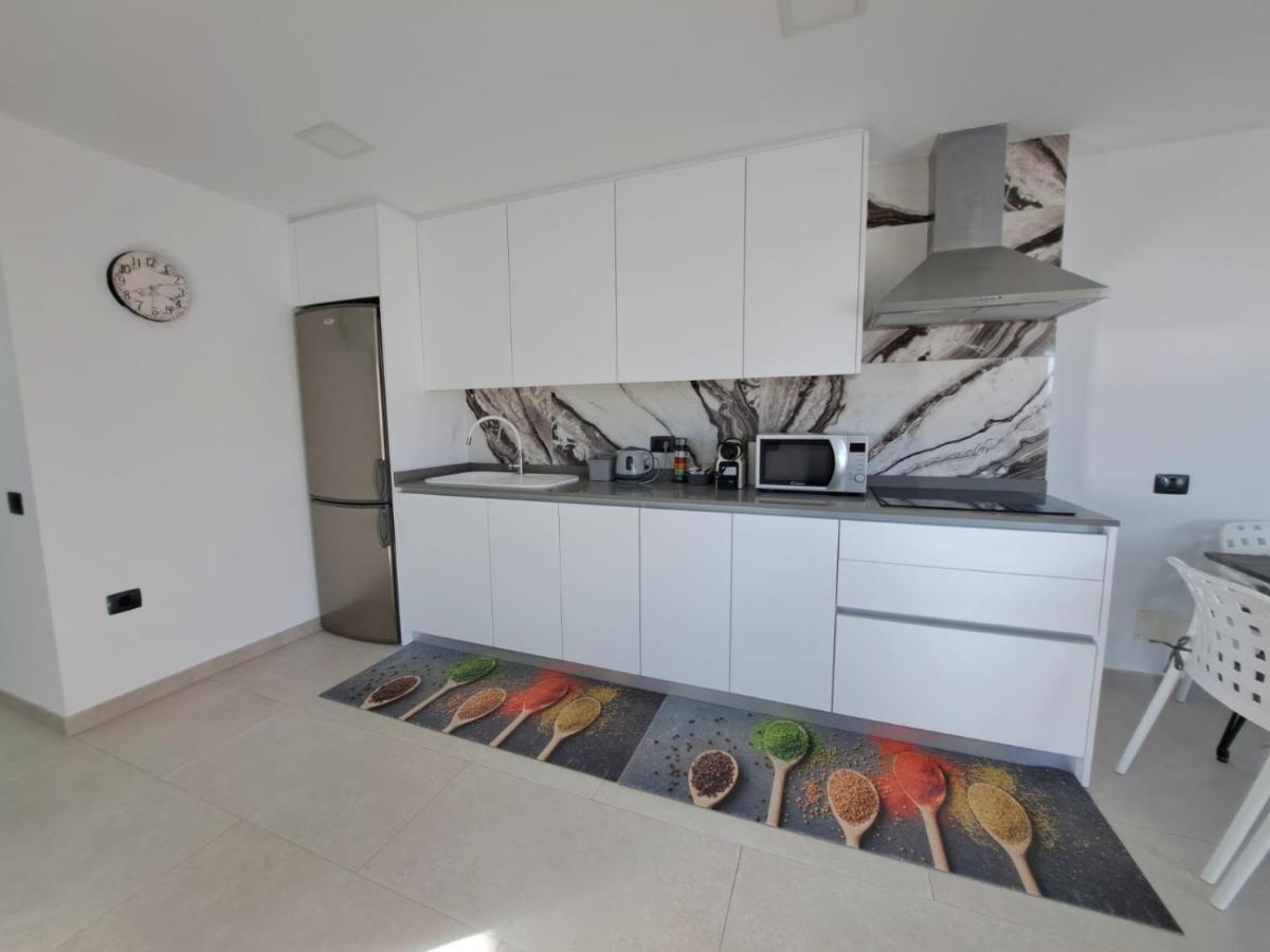 Newly Reformed 2 Bedroom Apartment In The Center Of Los Cristianos لوس كريستيانوس المظهر الخارجي الصورة