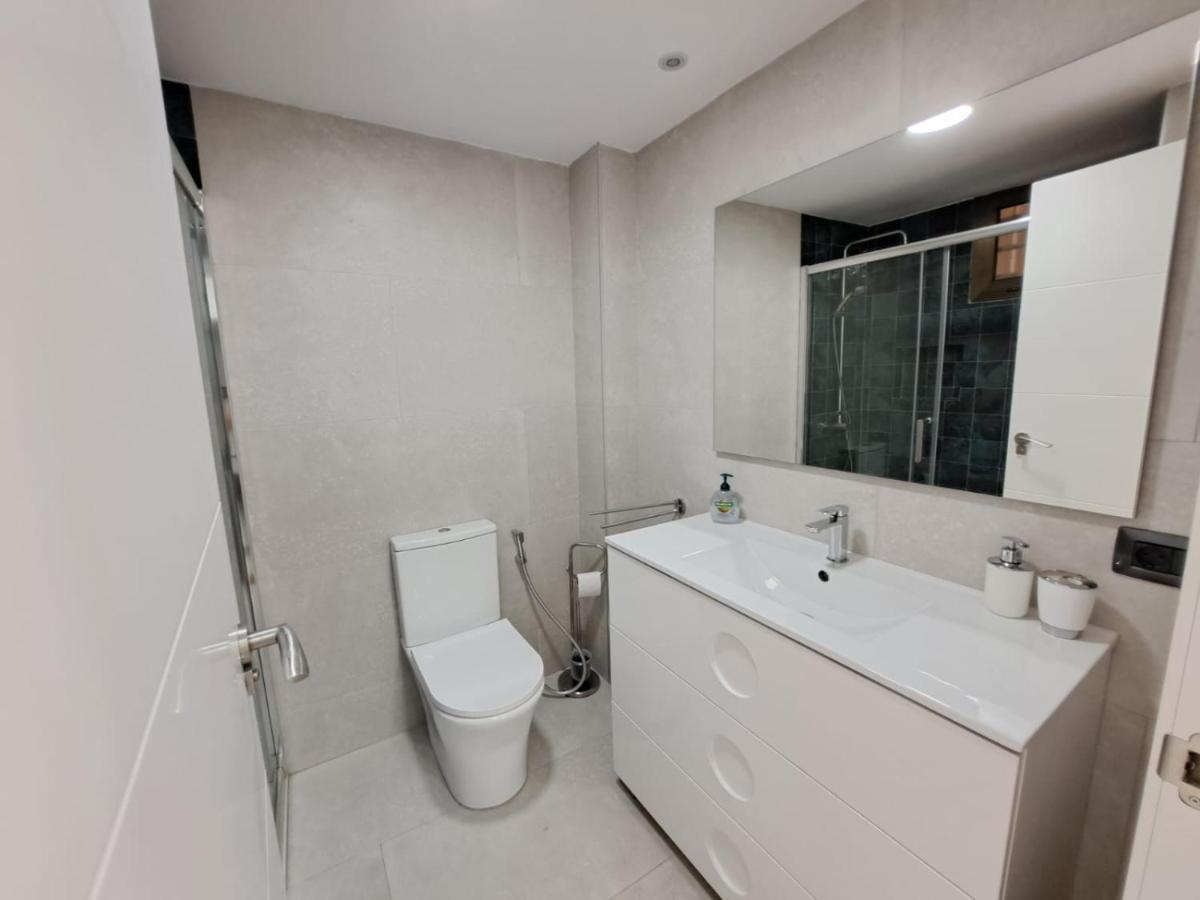 Newly Reformed 2 Bedroom Apartment In The Center Of Los Cristianos لوس كريستيانوس المظهر الخارجي الصورة
