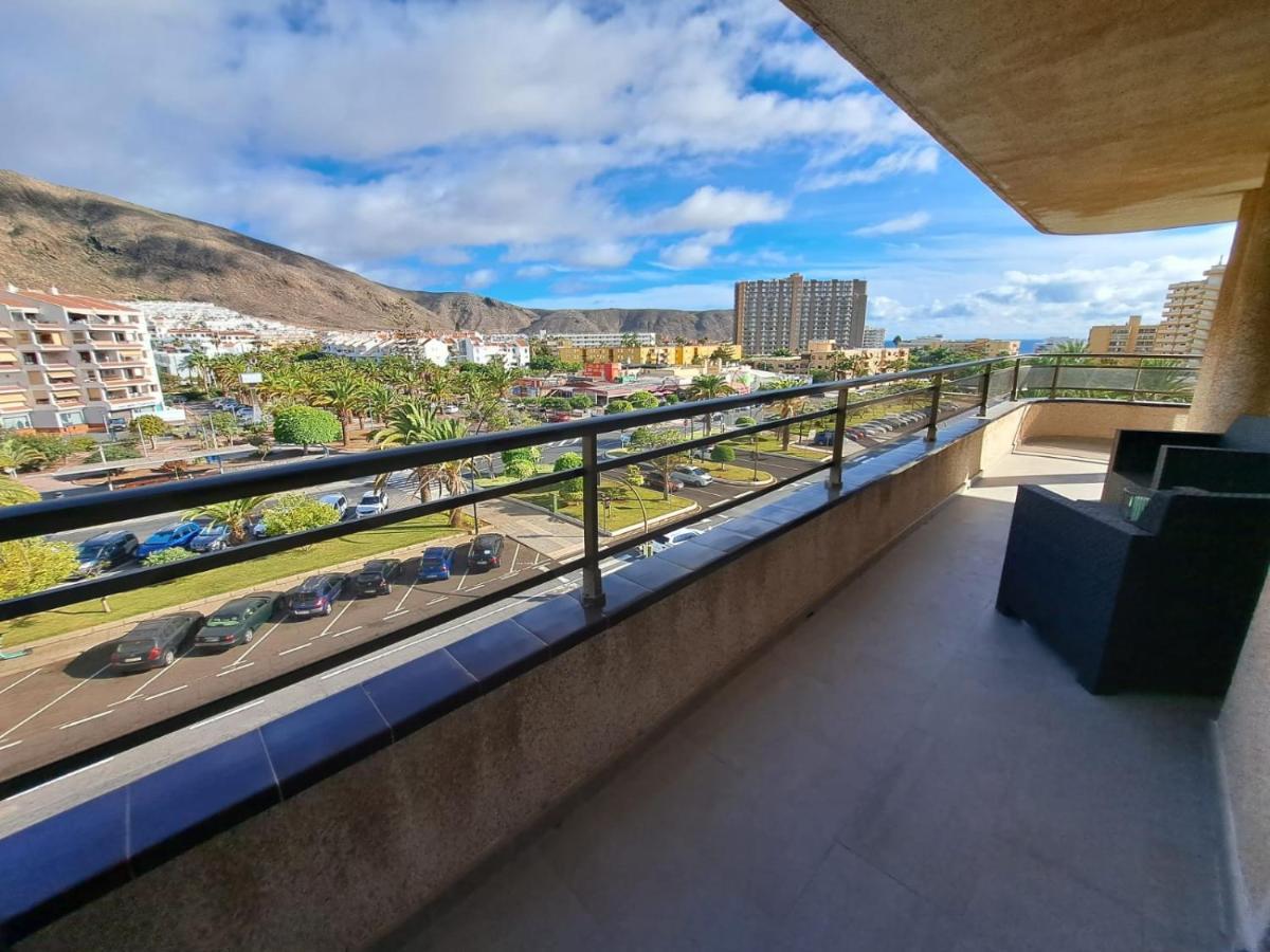 Newly Reformed 2 Bedroom Apartment In The Center Of Los Cristianos لوس كريستيانوس المظهر الخارجي الصورة