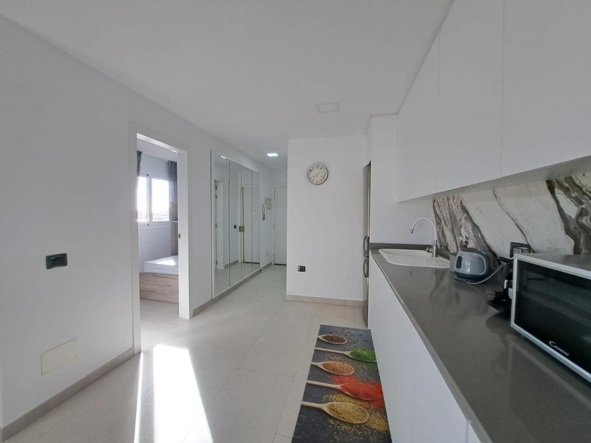 Newly Reformed 2 Bedroom Apartment In The Center Of Los Cristianos لوس كريستيانوس المظهر الخارجي الصورة