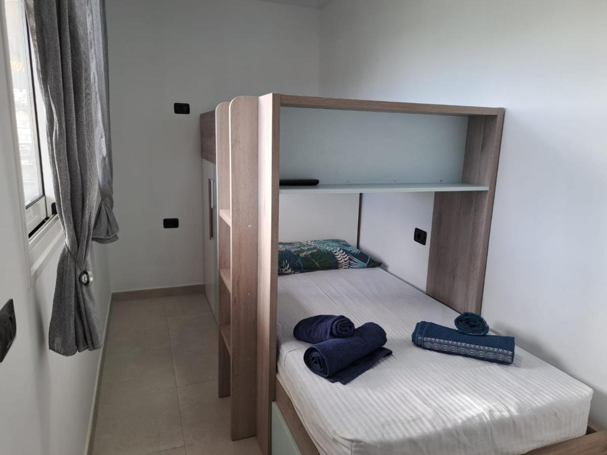 Newly Reformed 2 Bedroom Apartment In The Center Of Los Cristianos لوس كريستيانوس المظهر الخارجي الصورة