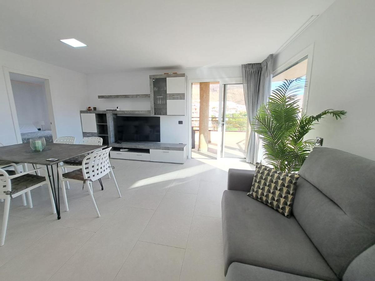 Newly Reformed 2 Bedroom Apartment In The Center Of Los Cristianos لوس كريستيانوس المظهر الخارجي الصورة