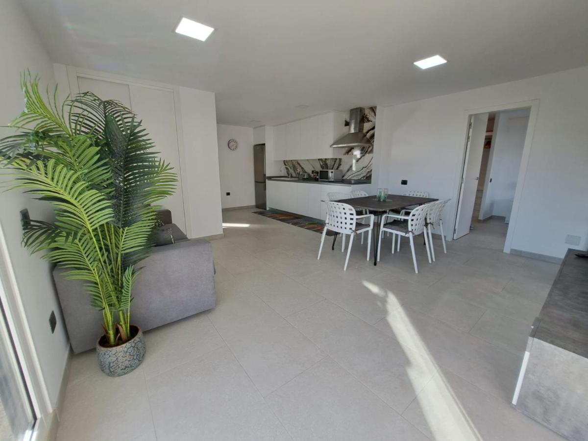 Newly Reformed 2 Bedroom Apartment In The Center Of Los Cristianos لوس كريستيانوس المظهر الخارجي الصورة