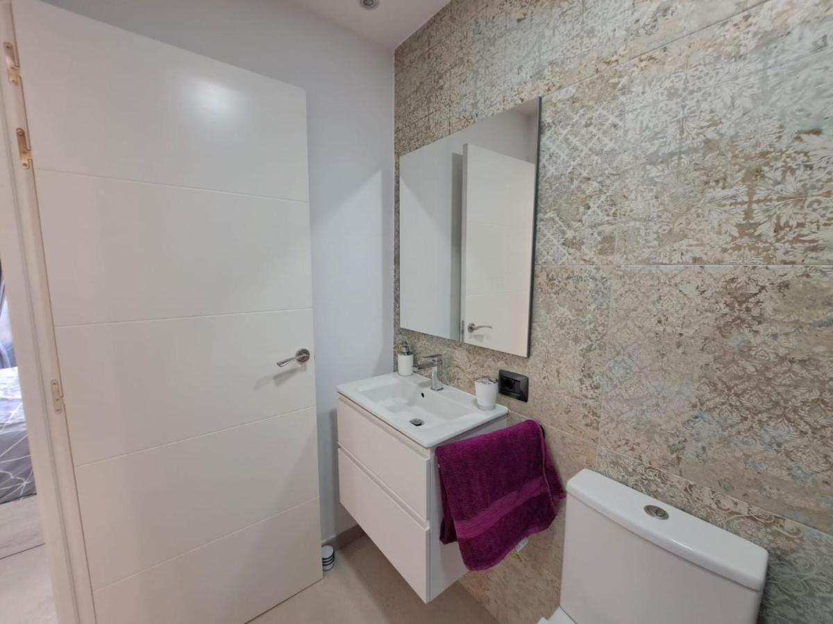 Newly Reformed 2 Bedroom Apartment In The Center Of Los Cristianos لوس كريستيانوس المظهر الخارجي الصورة