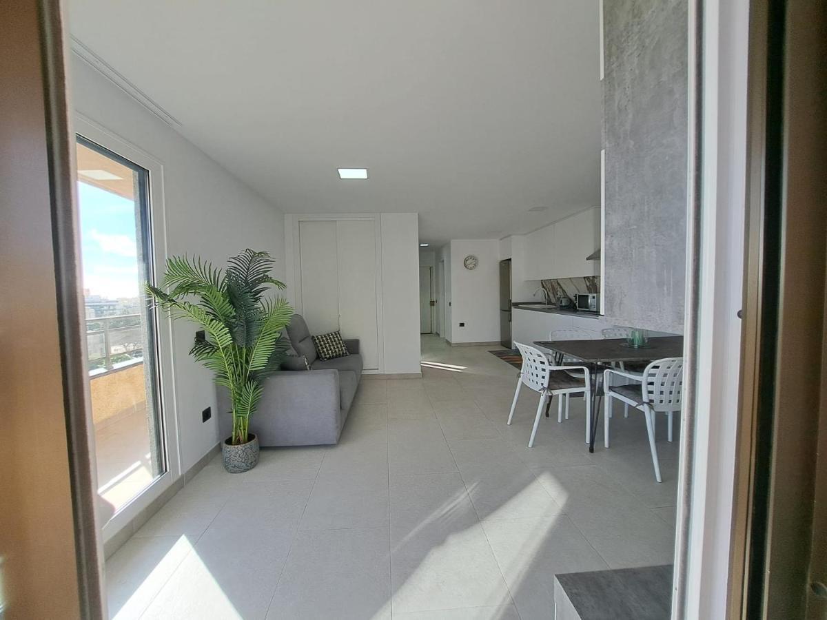 Newly Reformed 2 Bedroom Apartment In The Center Of Los Cristianos لوس كريستيانوس المظهر الخارجي الصورة