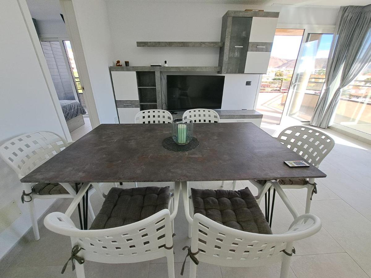 Newly Reformed 2 Bedroom Apartment In The Center Of Los Cristianos لوس كريستيانوس المظهر الخارجي الصورة